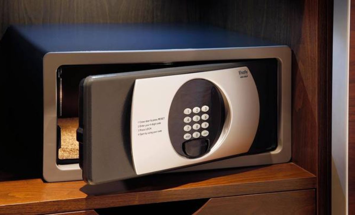 Khóa tủ khách sạn là gì? Dùng cho những loại tủ nào