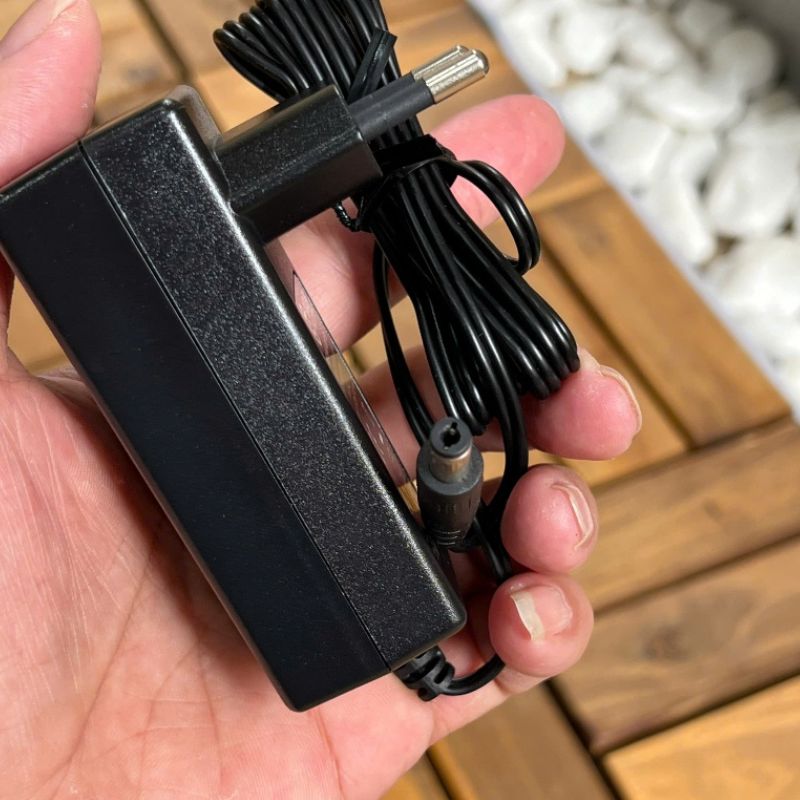 Adapter Dahua ADS-26FSG-12 12V 2A có độ ổn định gì so với các Adapter nguồn DC thông thường không?